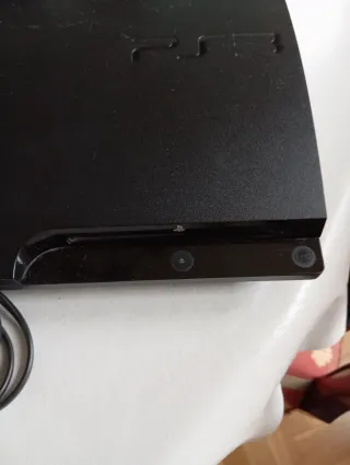 Console PS3 nera con 3 controller e 5 giochi