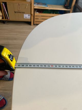 Mesa redonda de comedor blanca extensible