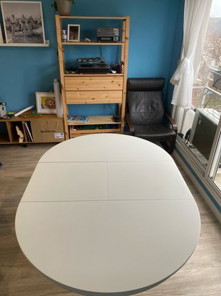 Mesa redonda de comedor blanca extensible