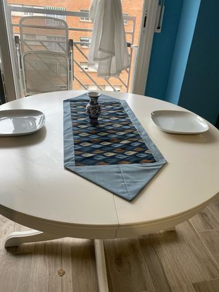 Mesa redonda de comedor blanca extensible