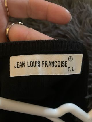 Vestido negro con tirantes de cadena