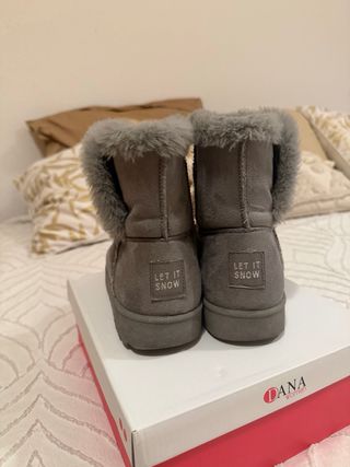 Botas grises con pelo