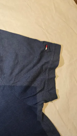 Camiseta Tommy Hilfiger azul marino - Logo clasico