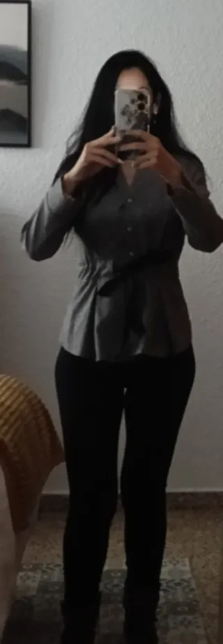 Blusa Shein gris con cinturón