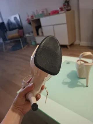 Zapatos de tacón alto y plataforma beige nude