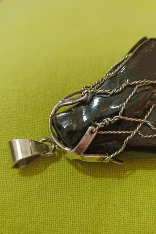 Ciondolo in argento con corallo nero