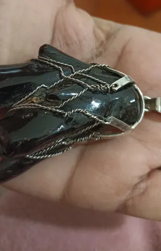 Ciondolo in argento con corallo nero