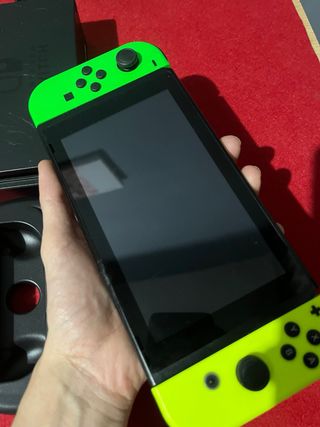 Nintendo Switch con accessori + Mario Kart + Fifa