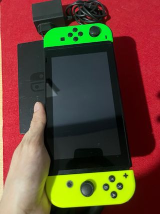 Nintendo Switch con accessori + Mario Kart + Fifa