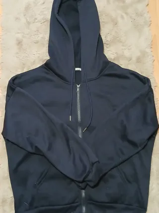 Chaqueta azul marina con estampado japonés en la e