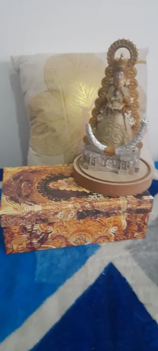 Figura Virgen María con Niño