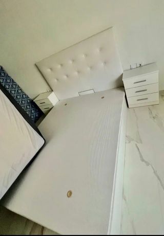 Canapé cama gris con cabecero