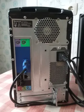 Torre Packard Bell y Monitor TV 15 6 USB