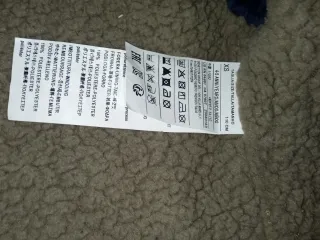 Chaquetón niño con capucha Benetton talla 4-5.