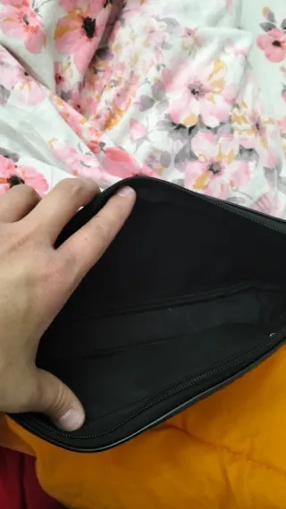 Borsetta a spalla nera lucida