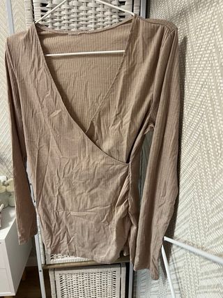 Pijama premamá cruzado beige