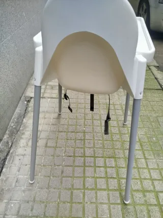 Trona de bebé blanca de Ikea