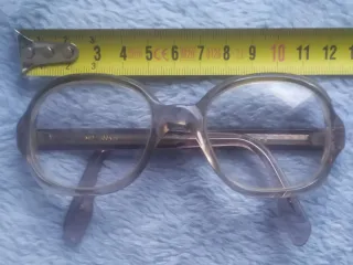 Cione's. Ulleres infantils. Anys 70.