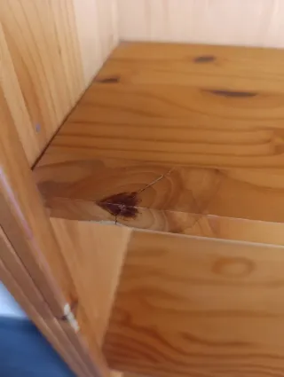 Estantería de pino con cajones