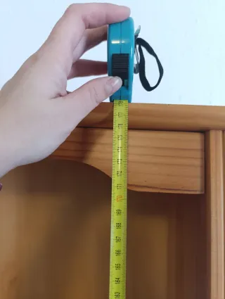 Estantería de pino con cajones