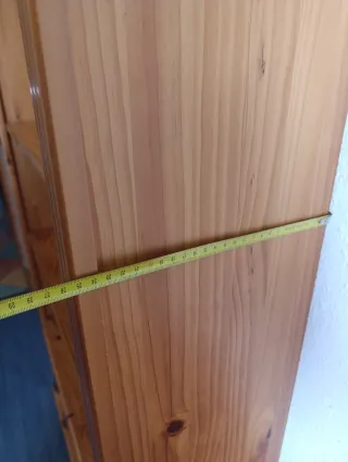 Estantería de pino con cajones