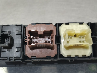 MANDO ELEVALUNAS DELANTERO IZQUIERDO RENAULT CAPT