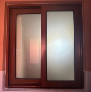2 Ventana corredera aluminio color madera Nogal