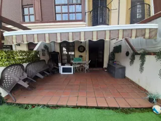 Toldo para terraza marrón y beige