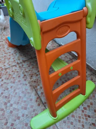 Tobogán Feber agua azul, naranja y verde
