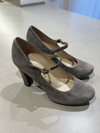 Zapatos de salón UNISA ante gris