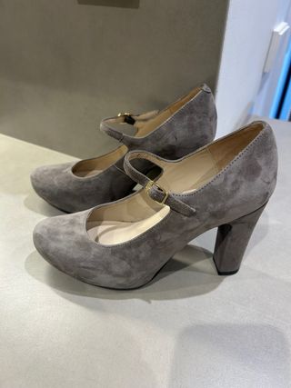 Zapatos de salón UNISA ante gris
