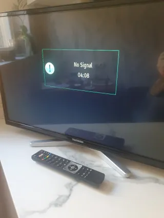 Smart TV TELEFUNKEN Negra y Plateada