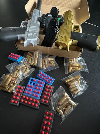 Pistolas de juguete y munición