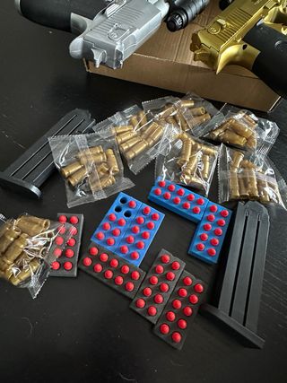 Pistolas de juguete y munición