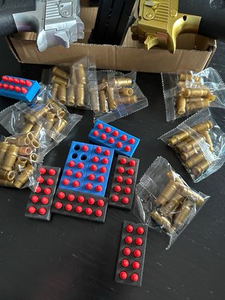 Pistolas de juguete y munición