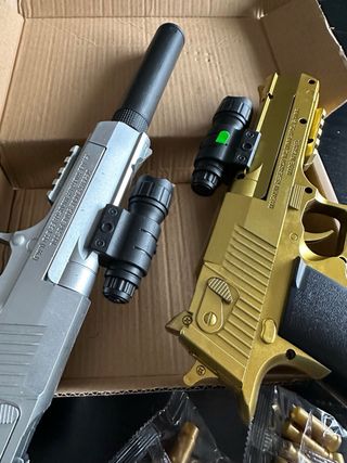 Pistolas de juguete y munición