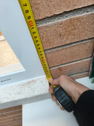 Reja de ballesta metálica blanca