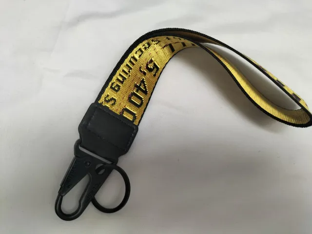 Llavero Off White color amarillo dorado. Nuevo