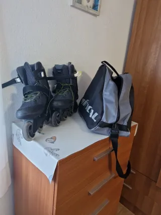 Patines negros Talla 40 en buen estado