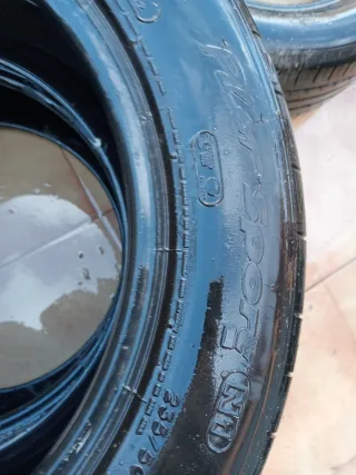 Neumáticos 235/50 ZR17 seminuevos