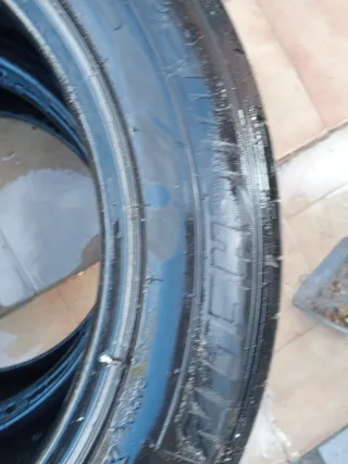 Neumáticos 235/50 ZR17 seminuevos