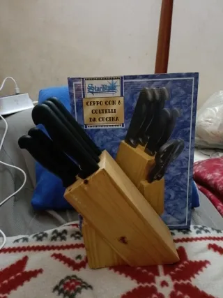Ceppo portacoltelli in legno con 5 coltelli