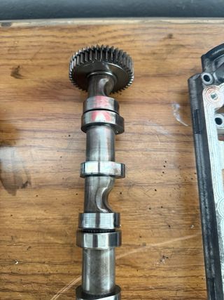 Árbol de levas y tapa de balancines