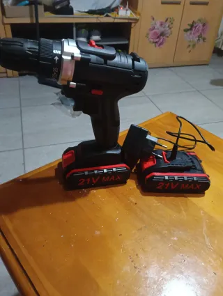 Taladro atornillador nuevo 2 batería y cargador