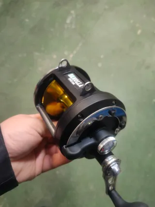 Carrete Curricán Samolla TG12000 Negro/Dorado