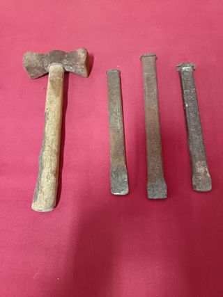 Martillo y cinceles de metal
