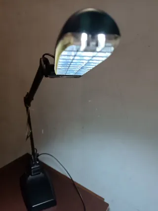 Lámpara de escritorio negra