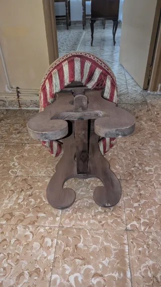 Reposapiés tapizado beige y marrón