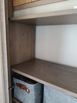 Vitrina y Estantería IKEA Hemnes Madera y Cristal.