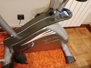 Bicicleta Estática Gris y Negra